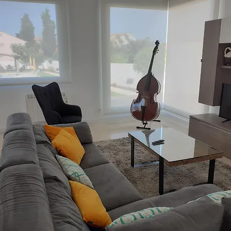 Con Piscina Vina De Millan