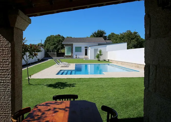 Con Piscina Vina De Millan * 格罗韦